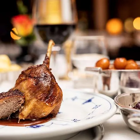 فندق First Grand