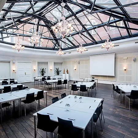 First Grand فندق