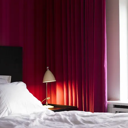 Ξενοδοχείο First Grand 4*