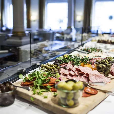 Hotel First Grand 4*