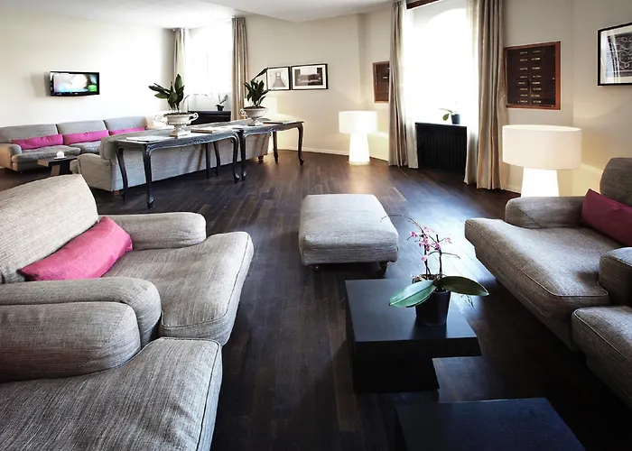 Hotell First Grand 4*